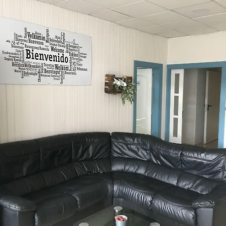 Llanes International 旅馆 *