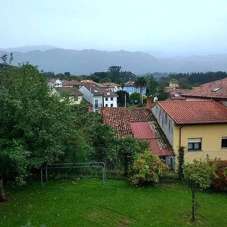 Hostal Llanes International *