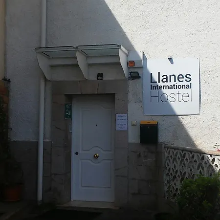 Llanes International 旅馆