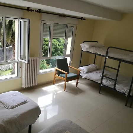 Llanes International 旅馆