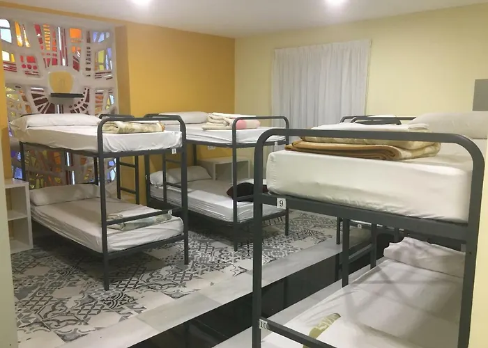 Hostal Llanes International